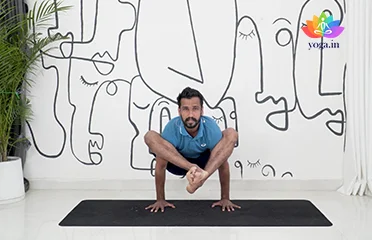Featured image Bhujapidasana