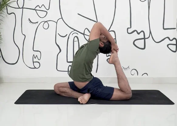 Banner Eka Pada Rajakapotasana