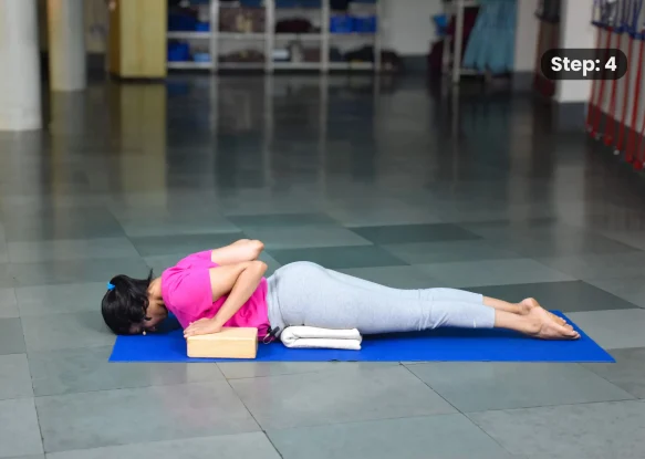 Bhujangasana (step 4)