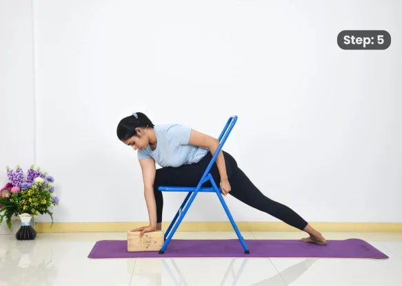 Parivritta Parshvkonasana(step 5)