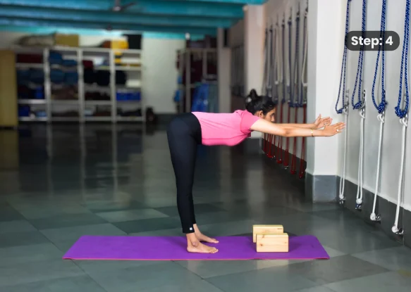 Uttanasana(step 4)