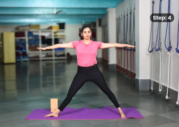 Utthita Trikonasana(step 4)