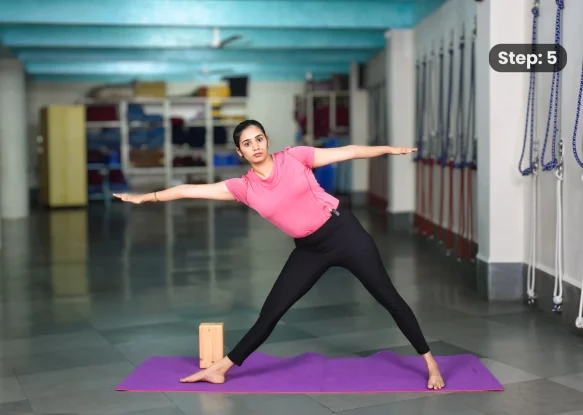 Utthita Trikonasana(step 5)